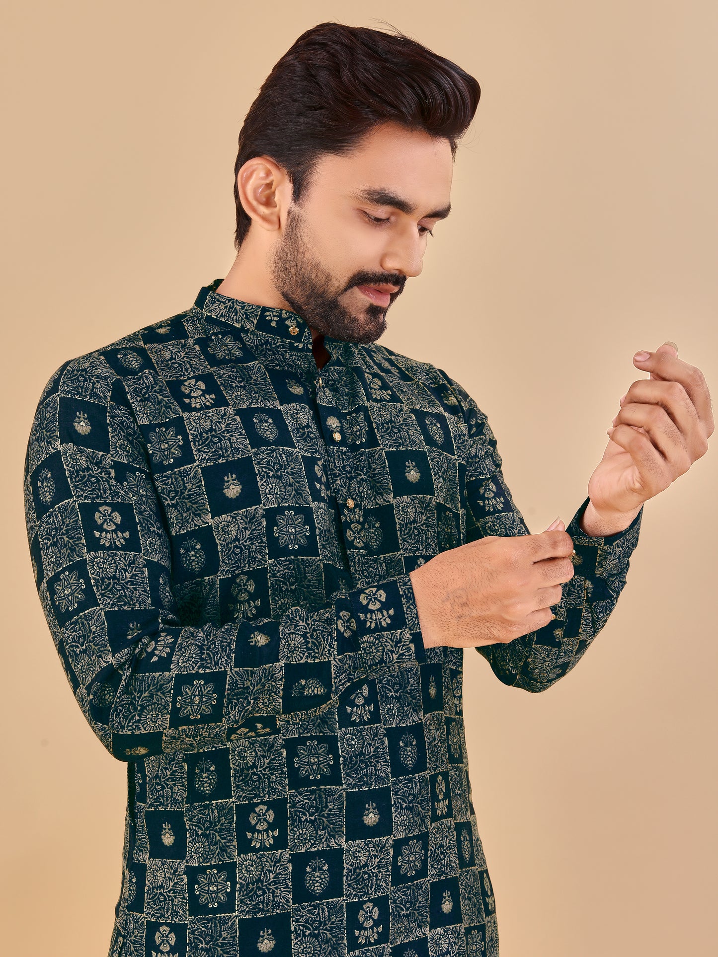 Manzar Black Cotton Foil Printed Kurta Pyjama for Men
